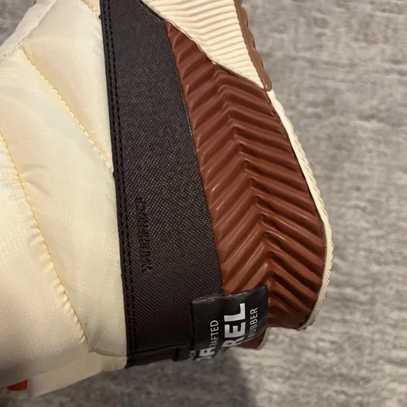 Sorel Puffer Sneaker Boots Out and About Puffy Waterproof Insulated size 7.5 - Picture 6 of 8